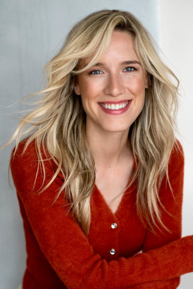 Sarah Lorena W. ist ein weibliches Fashion Model mit blauen Augen und blonden Haaren aus Stuttgart