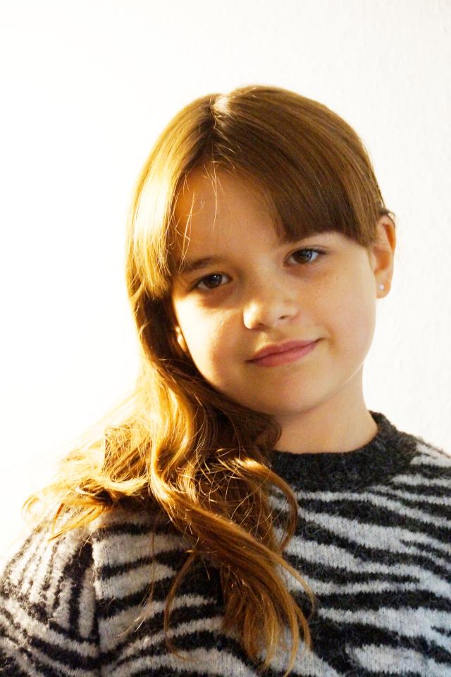 Eva Sofie M. ist ein weibliches People Model mit braunen Augen und braunen Haaren aus Tübingen