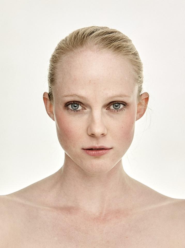 Weibliches Model aus unserer Mainboard Kategorie