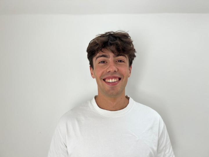 Jonathan M. ist ein männliches People Model mit braunen Augen und braunen Haaren aus München