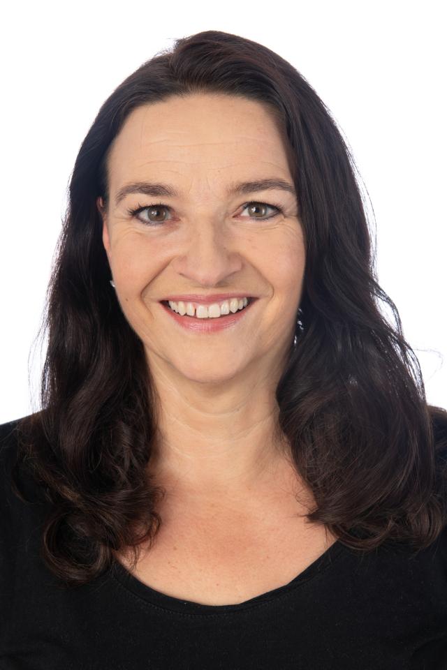 Anja G. ist ein weibliches People Model mit braunen Augen und dunkelbraunen Haaren aus Stuttgart