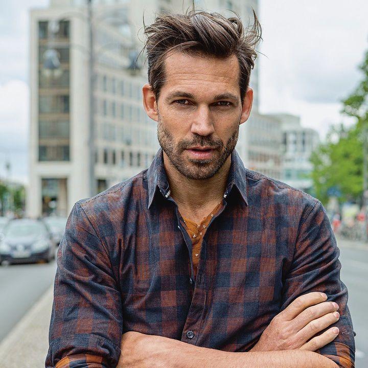 Thorsten  G. ist ein männliches Beauty Model mit grünen Augen und braunen Haaren aus Hamburg