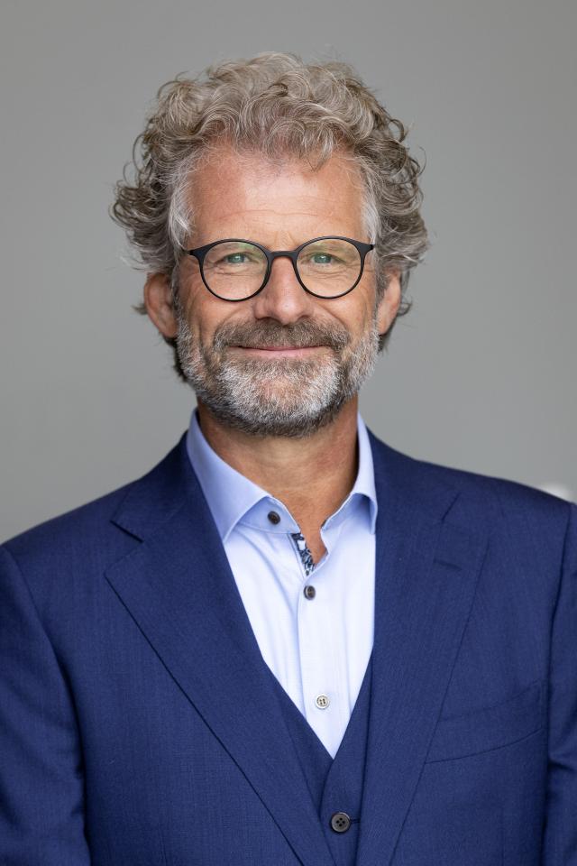 Bob L. ist ein männliches Sport Model mit blauen Augen und  grau en Haaren aus Ausland