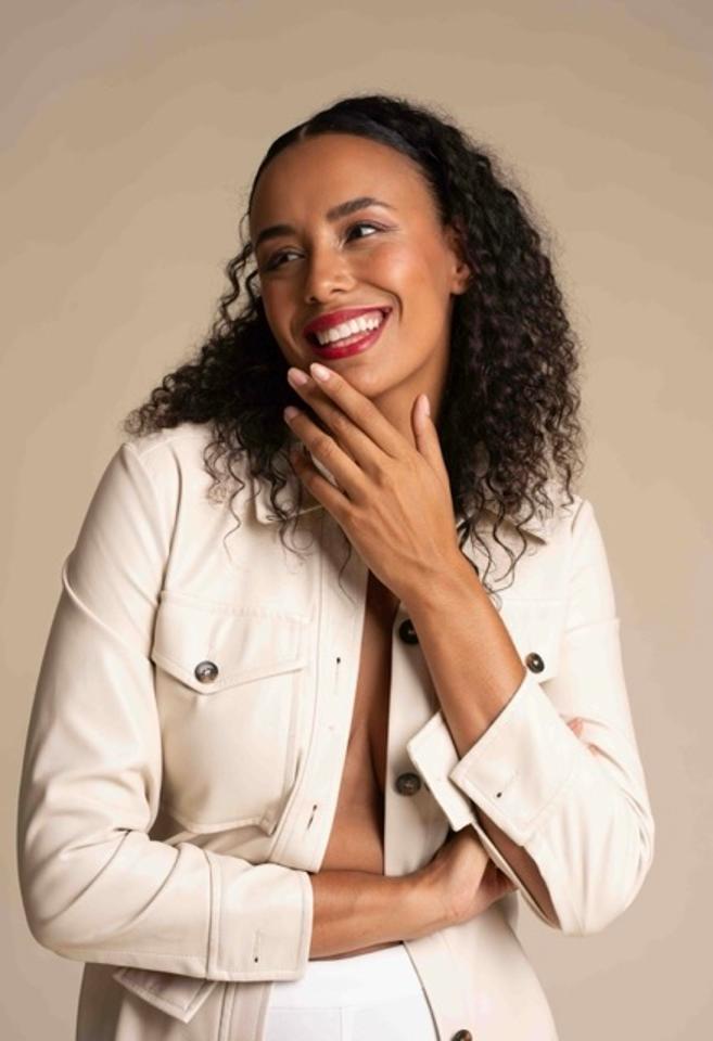 Jennica G. ist ein weibliches Fashion Model mit braunen Augen und dunkelbraunen Haaren aus Düsseldorf