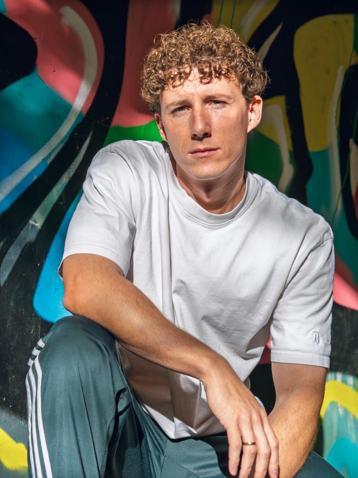 8. Bild von Dustin D. aus seiner Sedcard