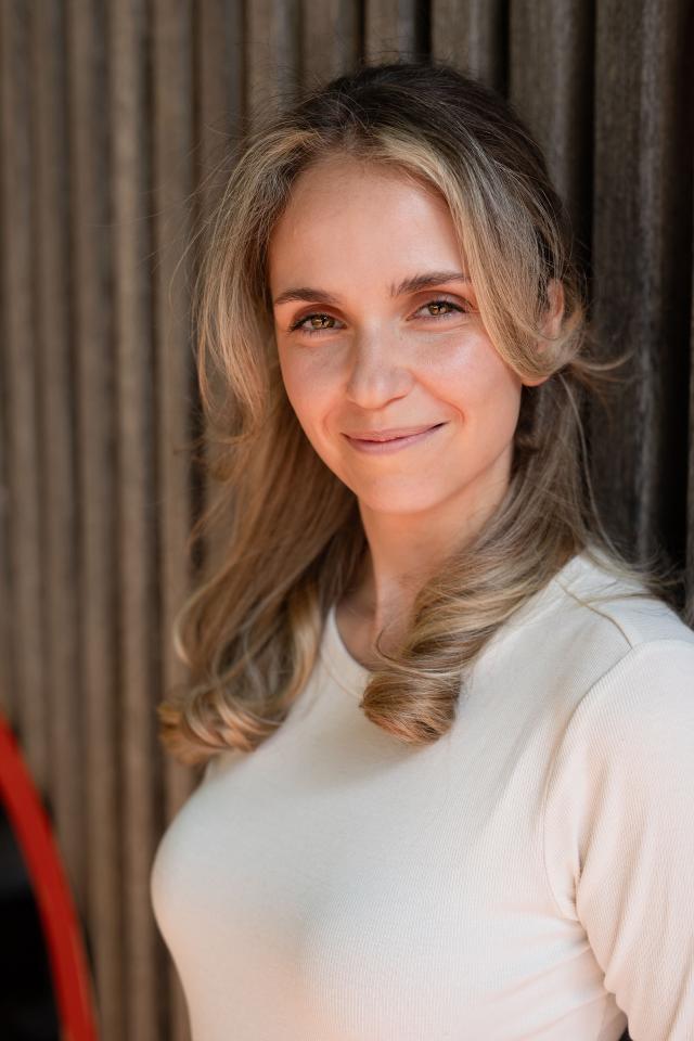 Agnieszka B. ist ein weibliches Actors Model mit braun-grünen Augen und dunkelblonden Haaren aus Stuttgart