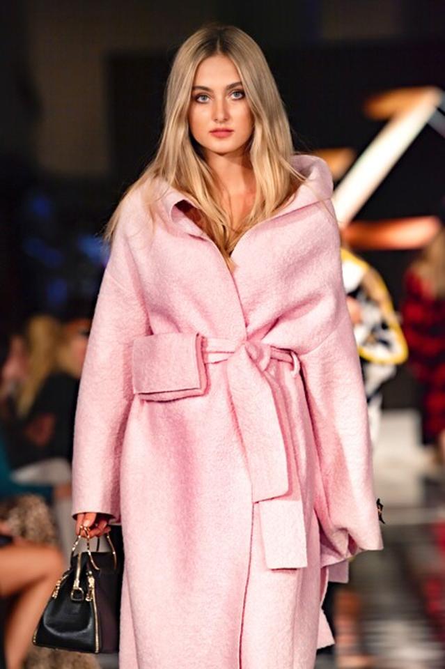 2. Bild von Helen H. aus seiner Sedcard