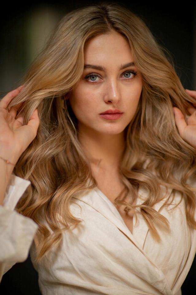 Weibliches Model aus unserer Mainboard Kategorie