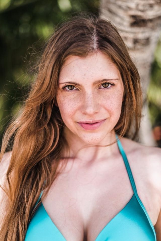 2. Bild von Marina M. aus seiner Sedcard