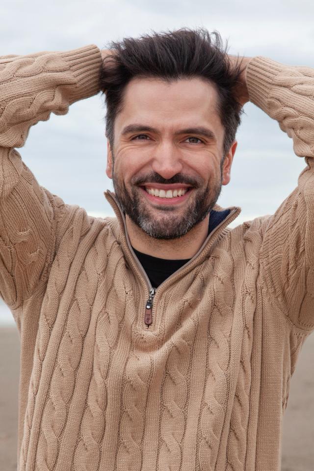Marcel Gregory S. ist ein männliches Actors Model mit braun-grünen Augen und schwarzen Haaren aus Frankfurt