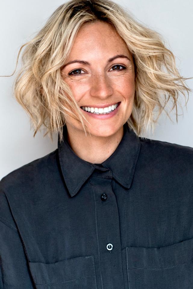 Jennifer W. ist ein weibliches Commercials Model mit grün-braunen Augen und blonden Haaren aus München