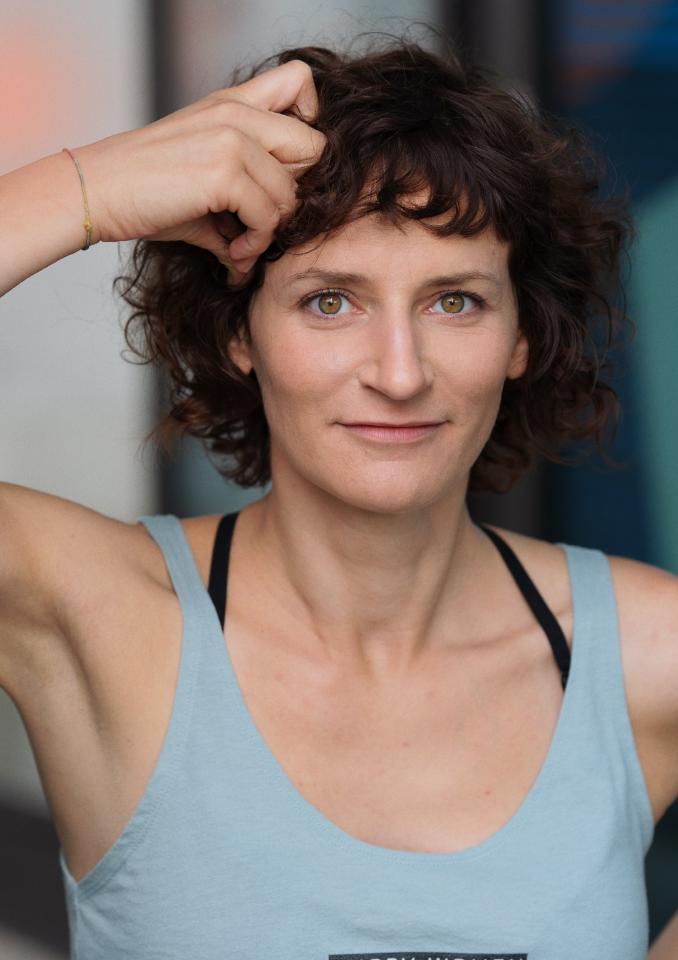 Michelle B. ist ein weibliches Actors Model mit grünen Augen und braunen Haaren aus Stuttgart
