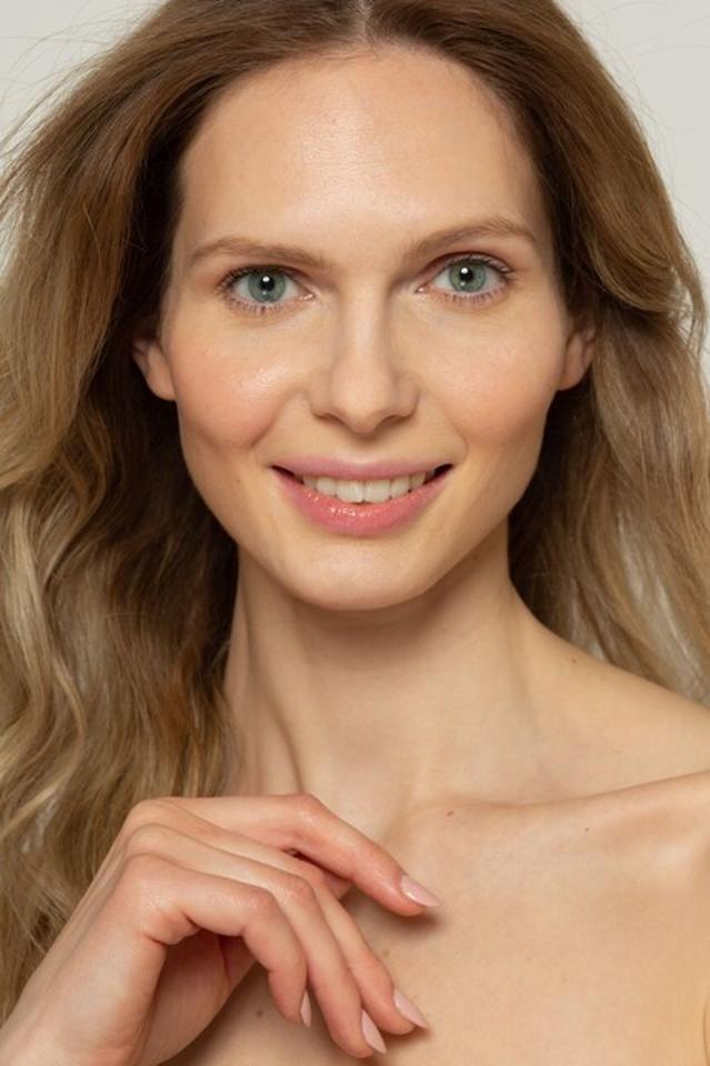 1. Bild von Karolina K. aus seiner Sedcard