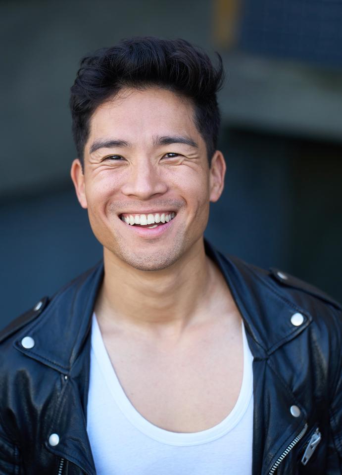 Jan L. ist ein männliches Models Model mit braunen Augen und schwarzen Haaren aus Köln