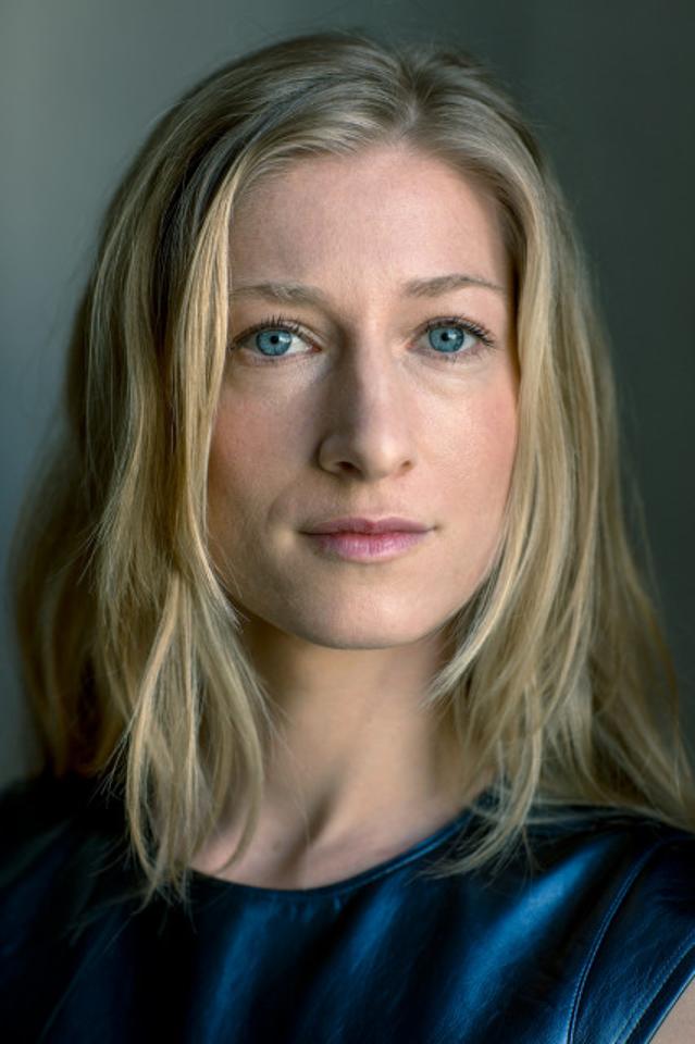 Leonore S. ist ein weibliches Actors Model mit blau-grauen Augen und blonden Haaren aus Stuttgart