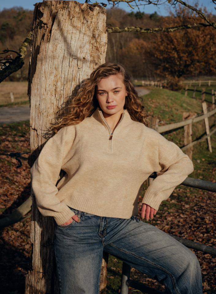 3. Bild von Lucia L. aus seiner Sedcard