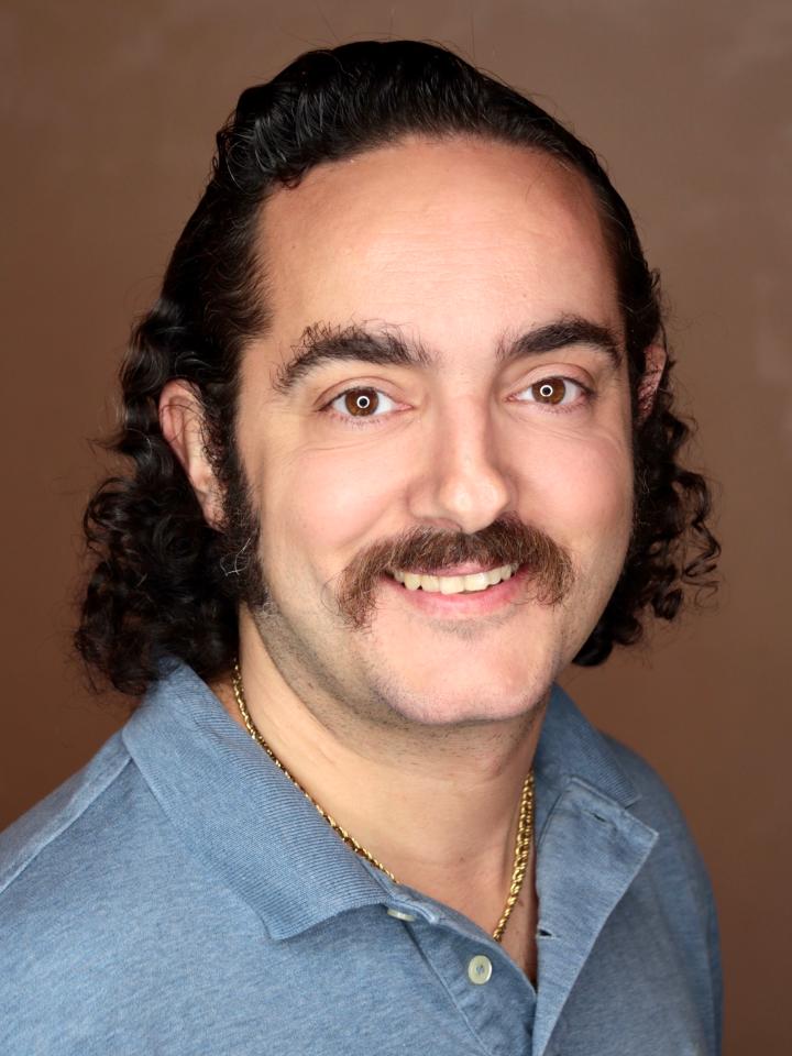 Vincenzo G. ist ein männliches People Model mit braunen Augen und braunen Haaren aus Stuttgart