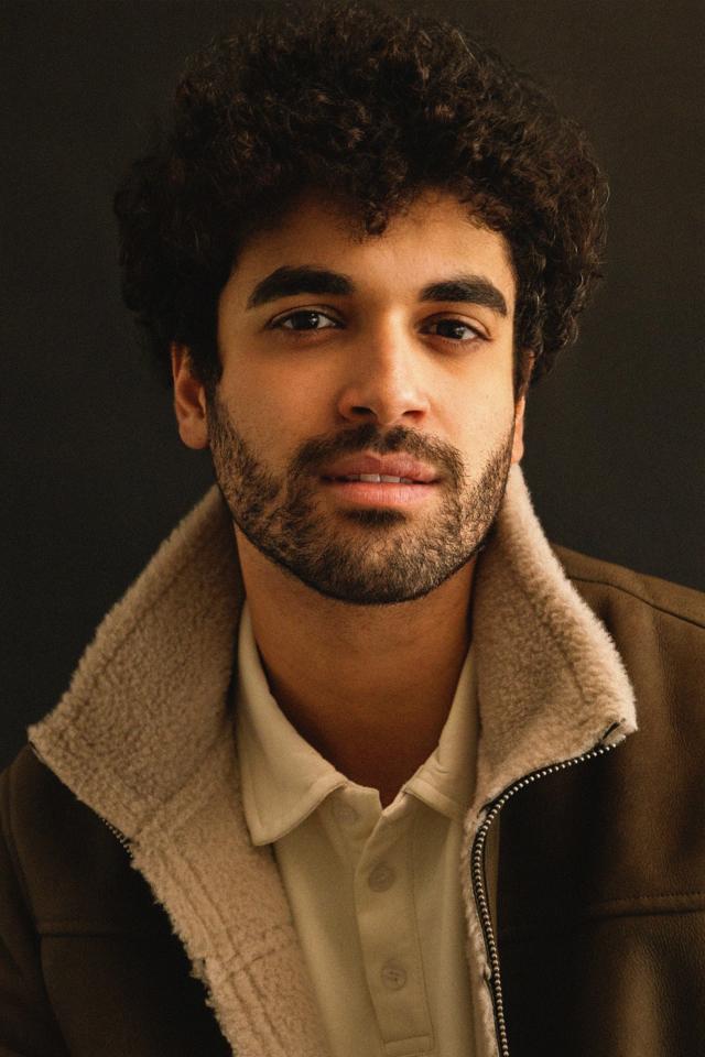 Kaan A. ist ein männliches People of Color Model mit braunen Augen und dunkelbraunen Haaren aus München