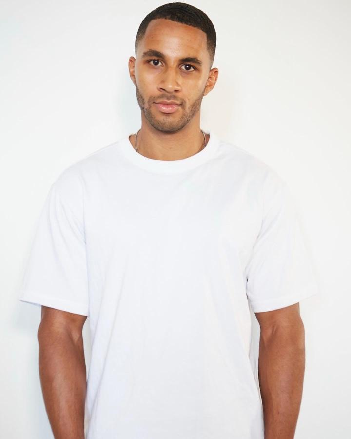 Ruben L. ist ein männliches People of Color Model mit braunen Augen und schwarzen Haaren aus Frankfurt