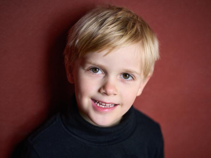 Paul P. ist ein männliches  Model mit braun-grünen Augen und blonden Haaren aus Stuttgart