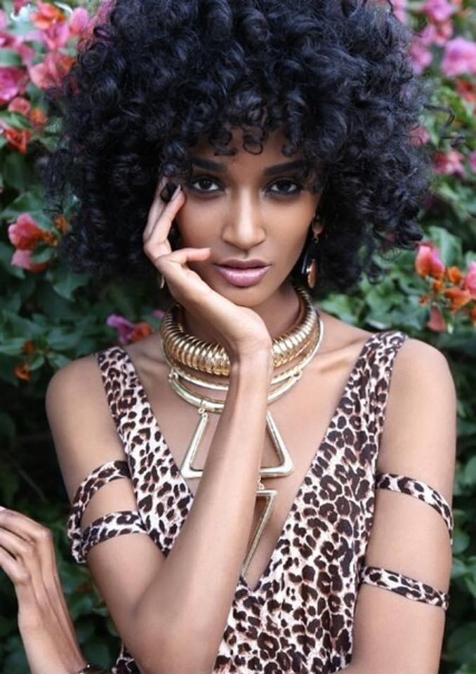 Weibliches Model aus unserer Mainboard Kategorie