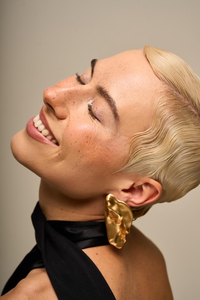 Elisa L. ist ein weibliches Fashion Model mit braunen Augen und blonden Haaren aus Berlin