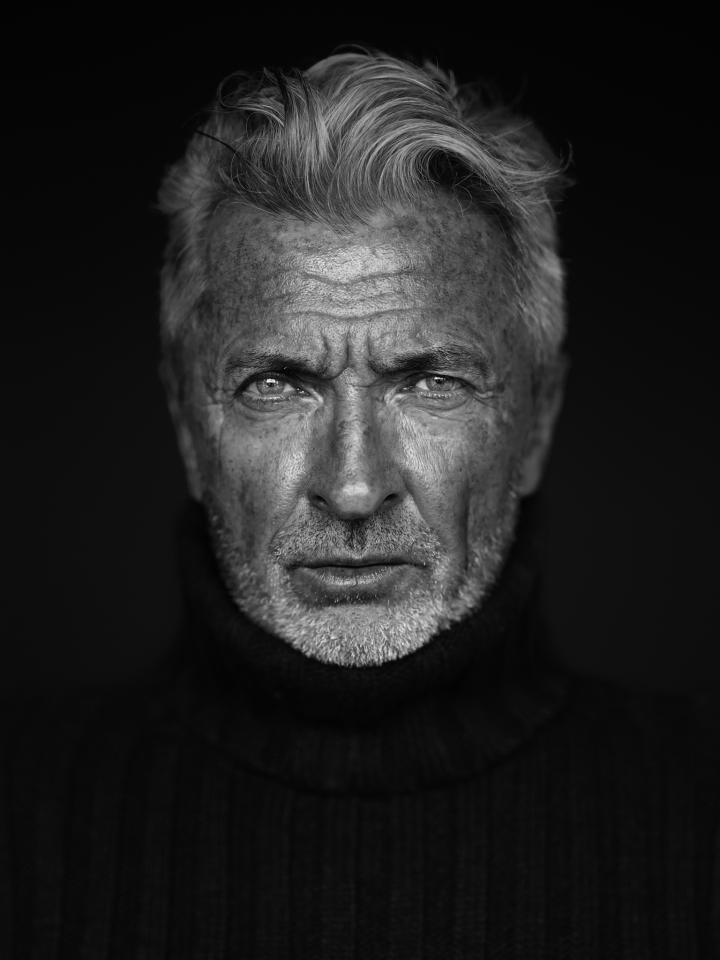 Oliver K. ist ein männliches Best Ager Model mit blauen Augen und gräulichen Haaren aus Düsseldorf