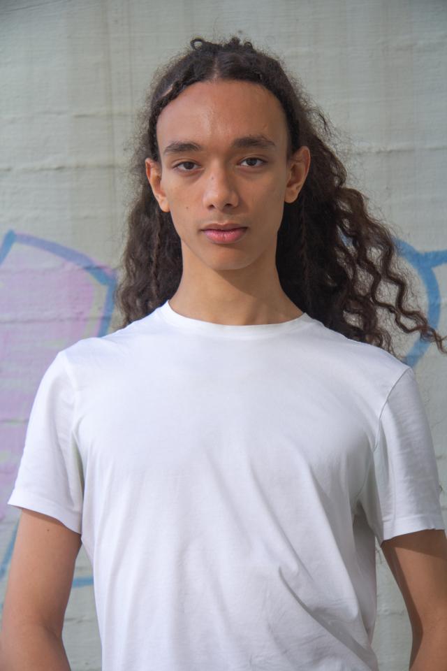 Luke K. ist ein männliches People Model mit braunen Augen und dunkelbraunen Haaren aus Stuttgart