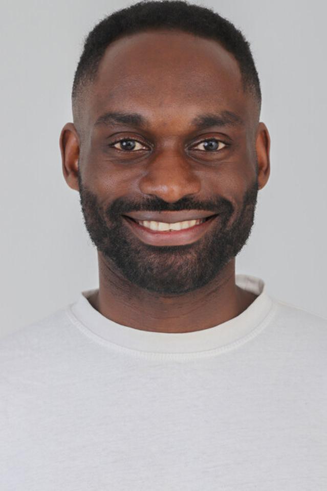 Eric N. ist ein männliches People of Color Model mit braunen Augen und schwarzen Haaren aus Stuttgart