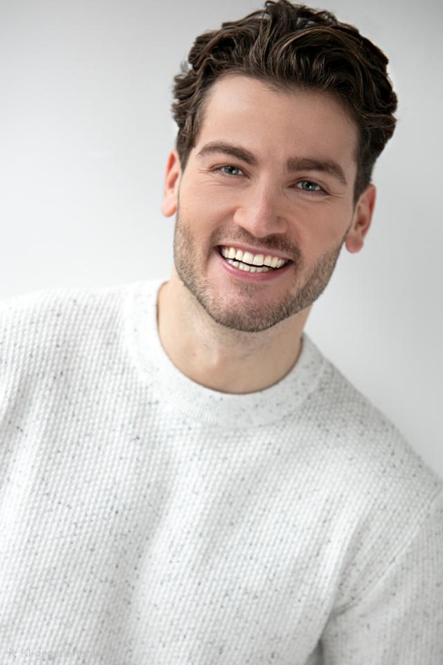 Leon K. ist ein männliches Beauty Model mit blau-grünen Augen und hellbraunen Haaren aus Bielefeld