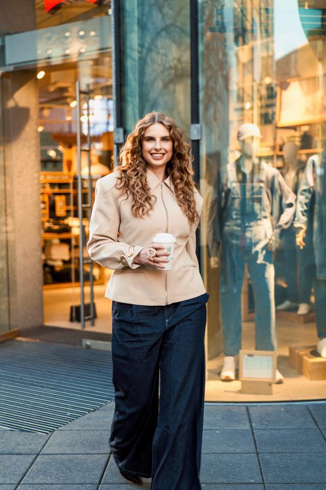 3. Bild von Julia Marina J. aus seiner Sedcard