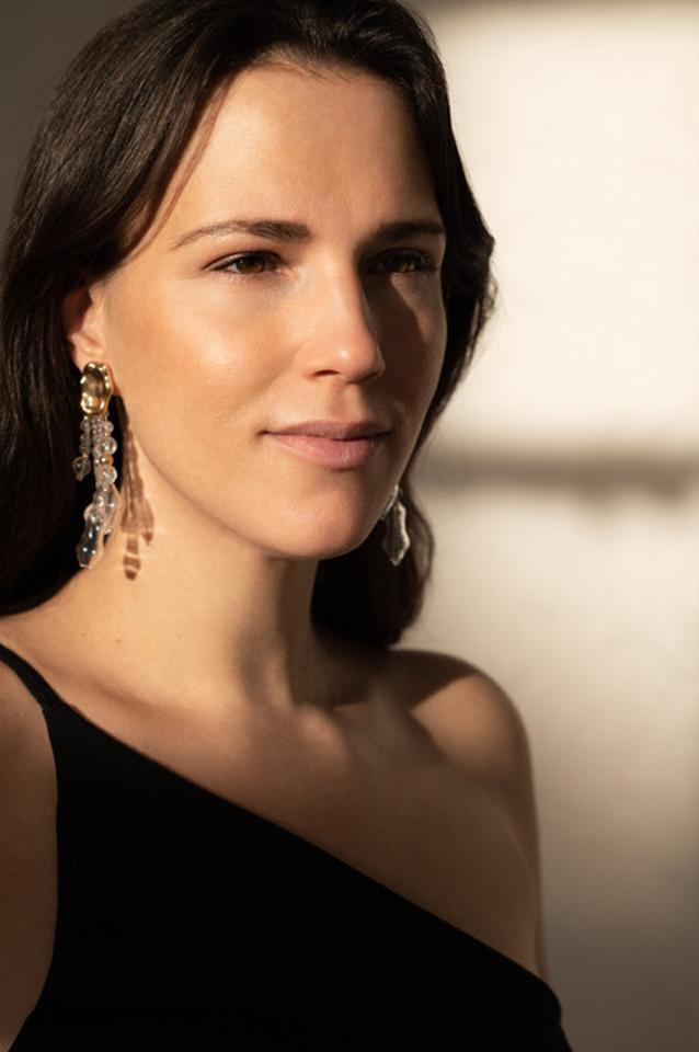 Weibliches Model aus unserer Mainboard Kategorie