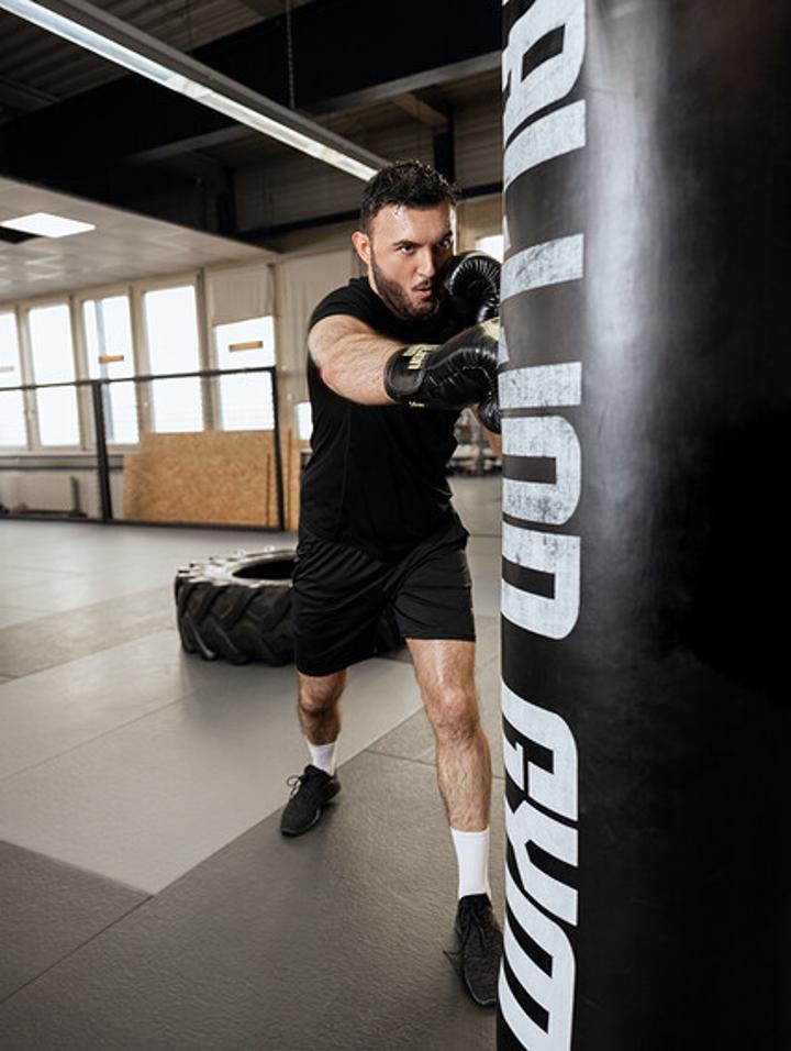 10. Bild von Egzon E. aus seiner Sedcard