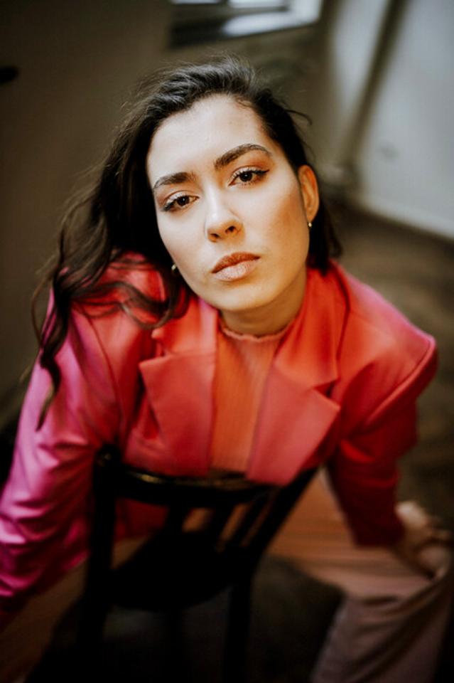 2. Bild von Hannah H. aus seiner Sedcard