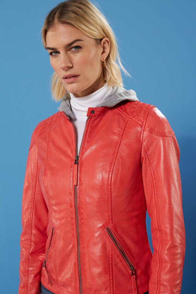 4. Bild von Farina F. aus seiner Sedcard