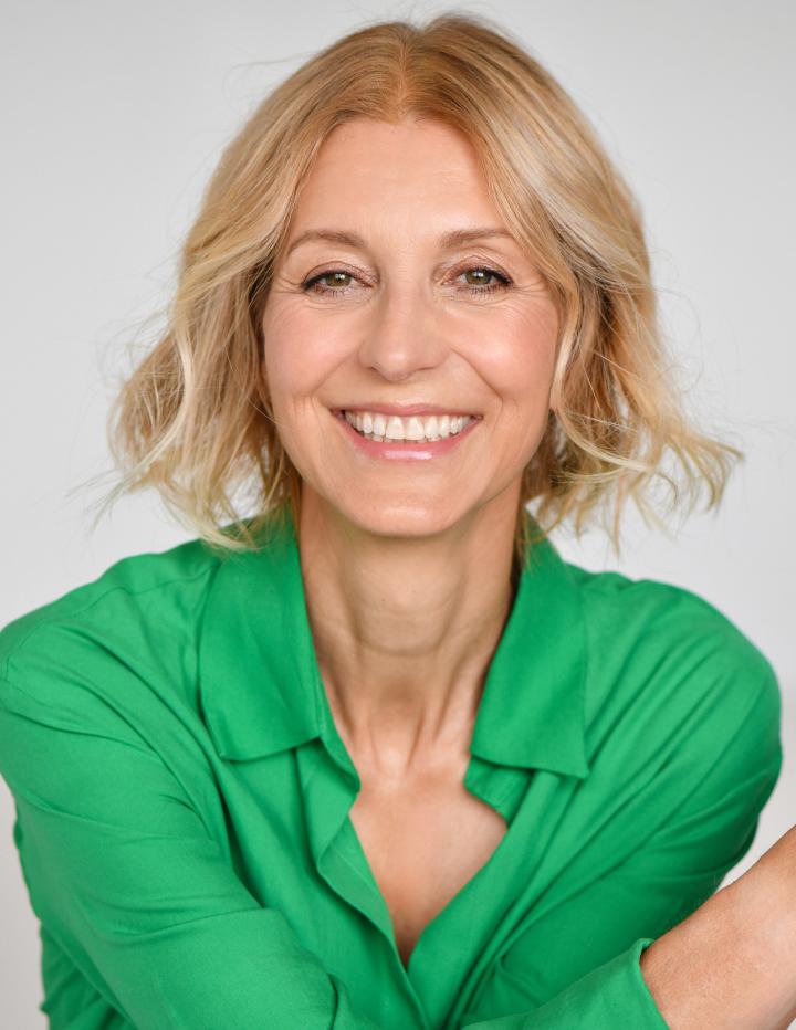 Barbara J. ist ein weibliches Best Ager Model mit braun-grünen Augen und dunkelblonden Haaren aus Bodensee
