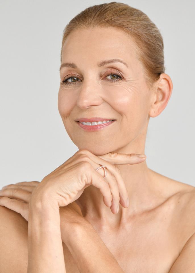 Barbara J. ist ein weibliches Best Ager Model mit braun-grünen Augen und dunkelblonden Haaren aus Stuttgart