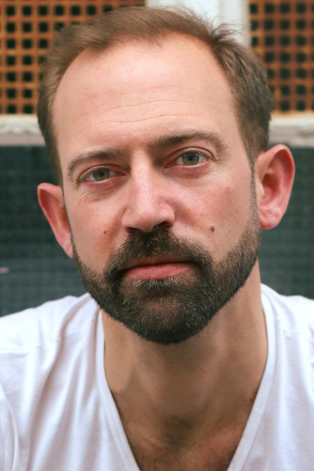 Lutz S. ist ein männliches Actors Model mit grünen Augen und dunkelblonden Haaren aus Berlin