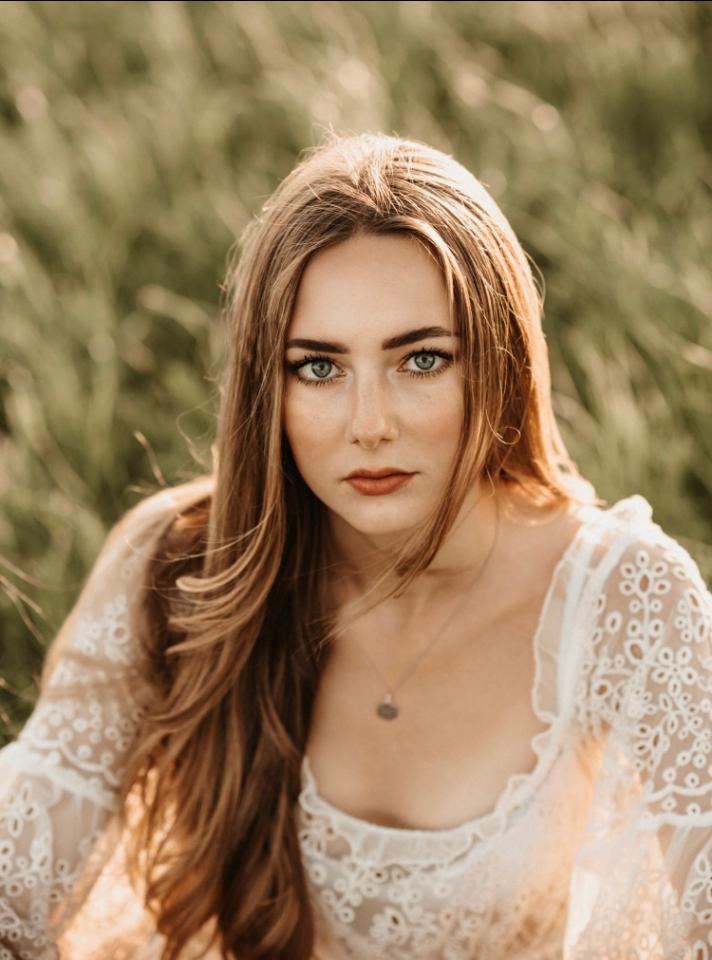 Weibliches Model aus unserer Mainboard Kategorie