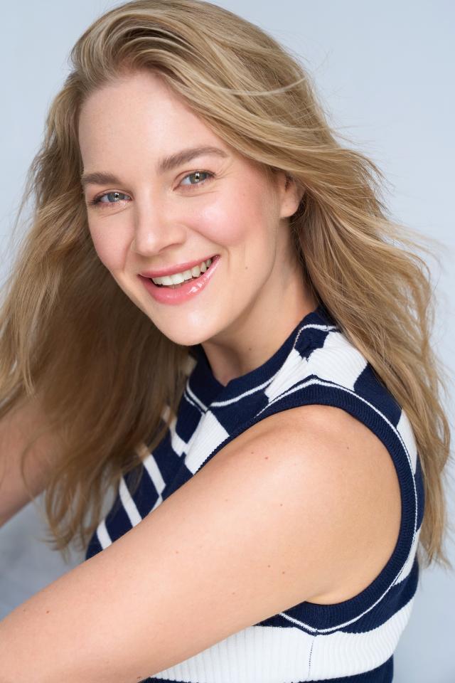 Doreen F. ist ein weibliches Fashion Model mit grün-blauen Augen und blonden Haaren aus Köln