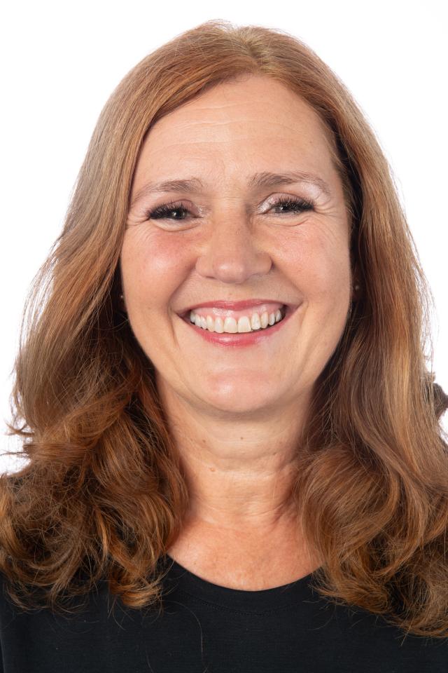 Andrea S. ist ein weibliches  Model mit braun-grünen Augen und braunen Haaren aus Stuttgart