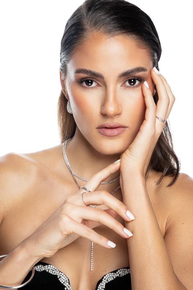 Michelle L. ist ein weibliches Fashion Model mit braunen Augen und dunkelbraunen Haaren aus Stuttgart