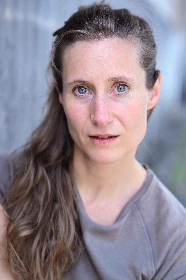 Laurence Isabelle S. ist ein weibliches Actors Model mit blau-grauen Augen und aschblonden Haaren aus Stuttgart