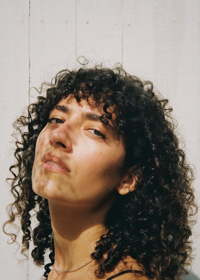 Marie B. ist ein weibliches People Model mit braunen Augen und dunkelbraunen Haaren aus Stuttgart