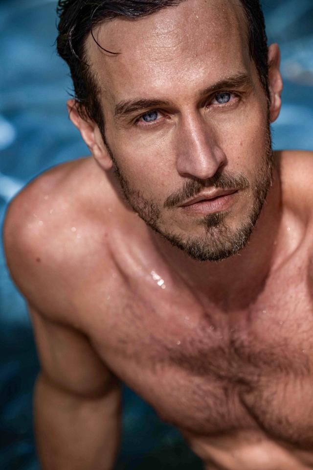 Simon K. ist ein männliches Sport Model mit blauen Augen und braunen Haaren aus Österreich