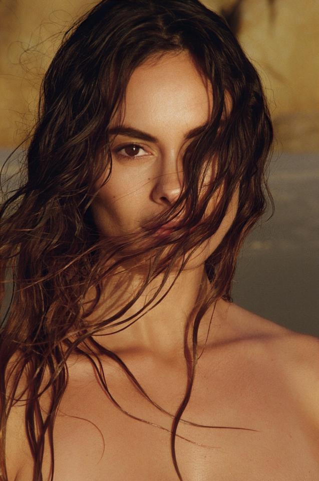 Eva N. ist ein weibliches Fashion Model mit braunen Augen und braunen Haaren aus Stuttgart