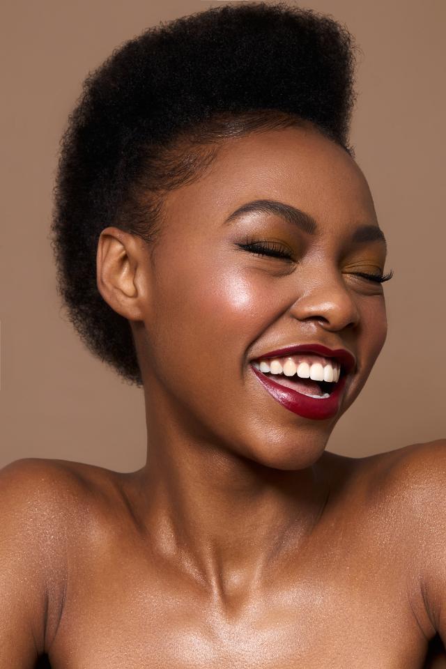 Mylet T. ist ein weibliches Models Model mit braunen Augen und schwarzen Haaren aus München