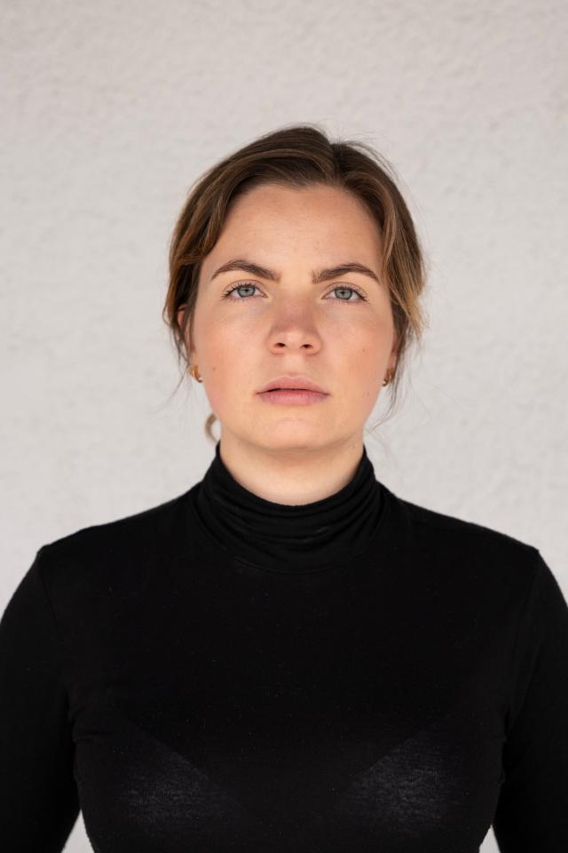 Leonie I. ist ein weibliches People Model mit blau-grünen Augen und rot-braunen Haaren aus Stuttgart