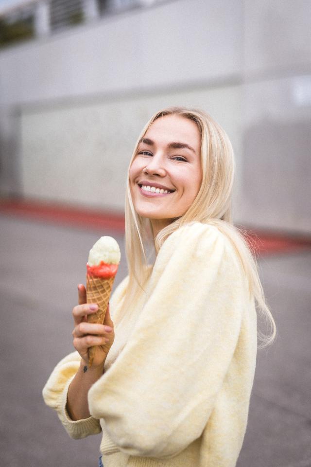Maike P. ist ein weibliches Beauty Model mit blauen Augen und blonden Haaren aus Stuttgart