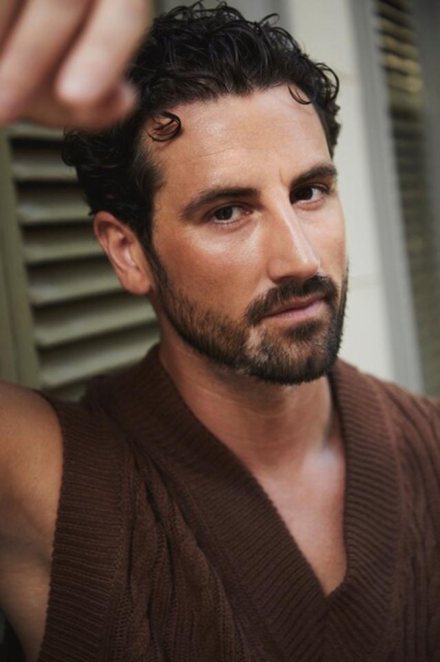 Niko S. ist ein männliches Fashion Model mit braunen Augen und braunen Haaren aus Stuttgart
